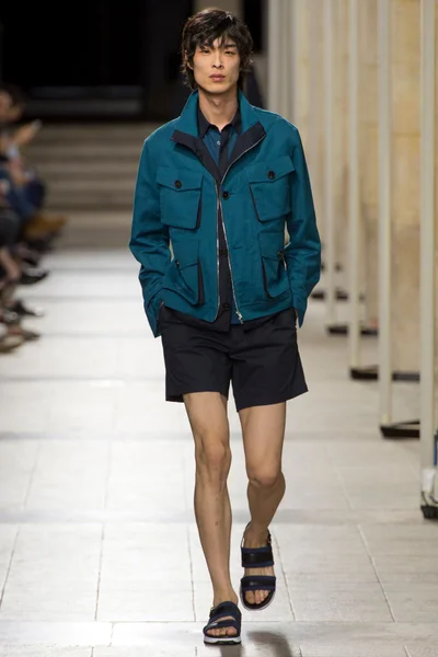 Look 29